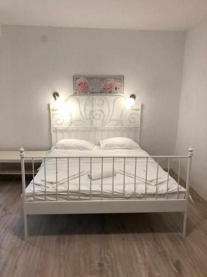 Apartment Ahora *
