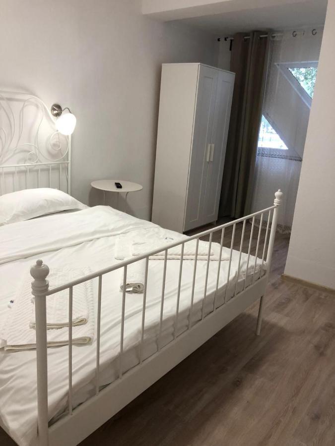Ahora Apartment *